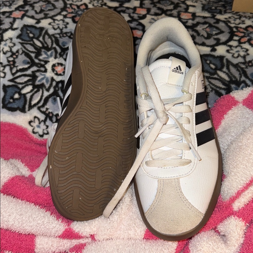 Adidas - Picture 3 of 4